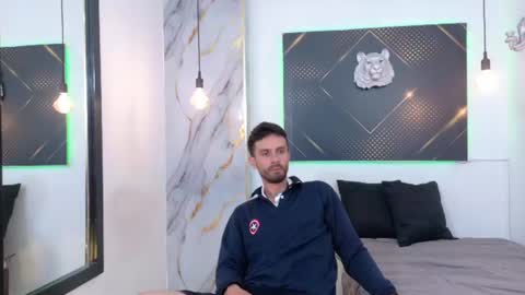 KING  online show from August 7, 3:39 am