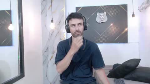 KING  online show from August 9, 3:40 am
