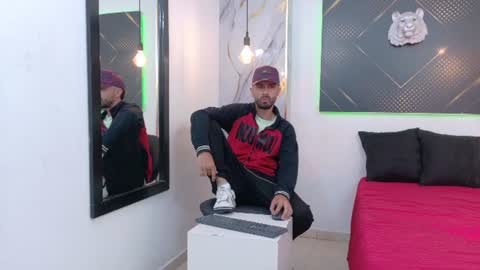 KING  online show from August 12, 3:09 am