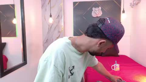KING  online show from August 12, 7:33 am