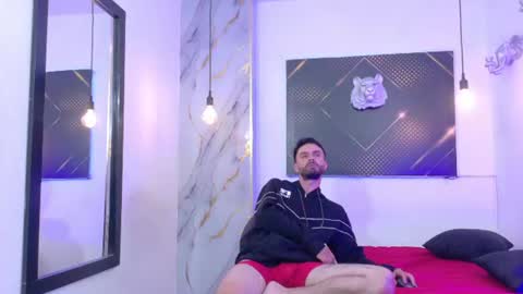 KING  online show from August 13, 7:44 am
