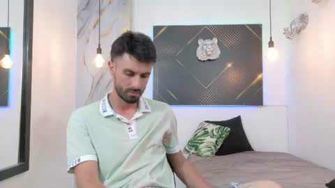 KING  online show from August 14, 7:34 am