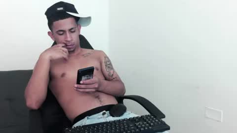 DOMINANT ALPHA KINGS online show from August 6, 10:42 pm