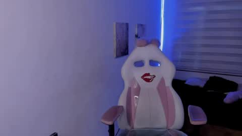 kir_ely online show from August 8, 9:15 pm