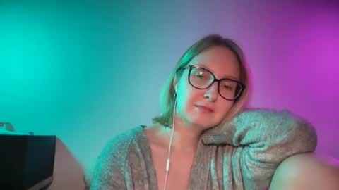 Kira Dea online show from September 6, 4:35 pm