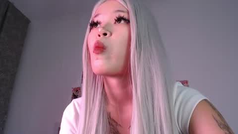 Kira online show from August 14, 11:30 pm