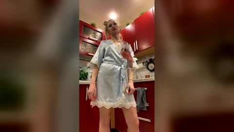 kira_saning online show from February 27, 3:20 pm