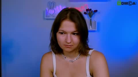 kira online show from August 4, 1:52 pm