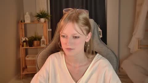 Kira online show from July 26, 3:55 am