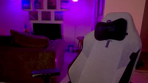 KiraSpitQueen online show from June 17, 5:06 am