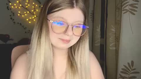 KiraYume online show from August 12, 9:39 pm