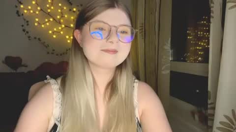 KiraYume online show from August 13, 7:50 pm