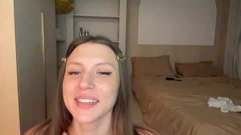 kitcat_ online show from September 7, 3:40 pm