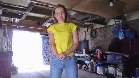Im Amaia   Everyone Merry Christmas  online show from August 6, 1:43 pm