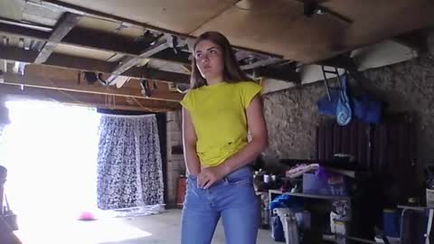 Im Amaia   Everyone Merry Christmas  online show from August 12, 1:02 pm