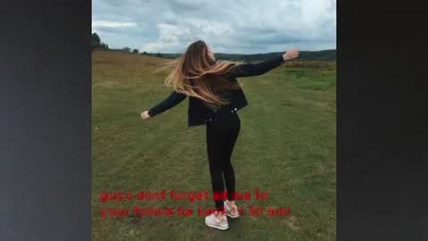 Im Amaia   Everyone Merry Christmas  online show from August 12, 2:08 pm