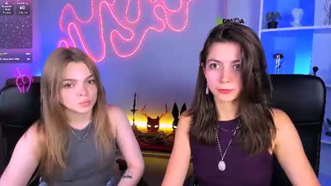 kitniss online show from August 12, 8:22 pm