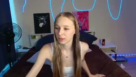 kitsuneyX online show from August 15, 5:22 am