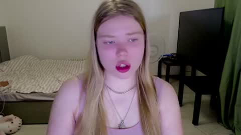 Jennyblonde and Emmabrunette online show from July 15, 5:58 pm
