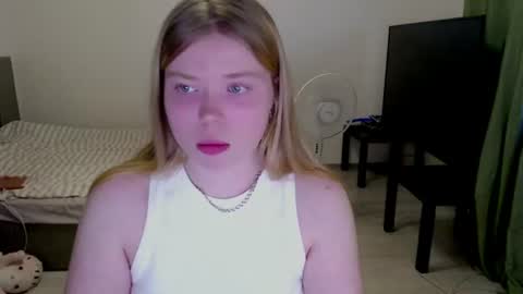 Jennyblonde and Emmabrunette online show from July 16, 6:41 pm