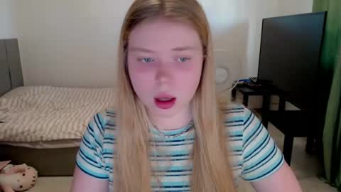 Jennyblonde and Emmabrunette online show from July 18, 5:14 pm