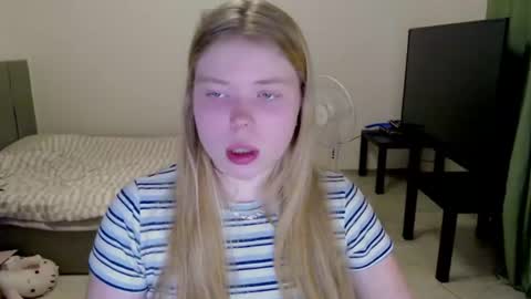 Jennyblonde and Emmabrunette online show from July 18, 7:26 pm
