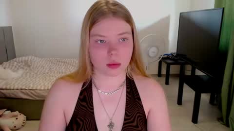 Jennyblonde and Emmabrunette online show from July 19, 1:46 pm