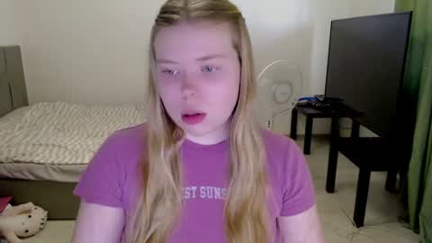 Jennyblonde and Emmabrunette online show from July 22, 5:04 pm