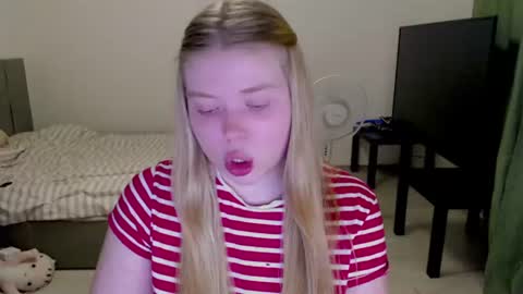 Jennyblonde and Emmabrunette online show from July 26, 6:46 pm