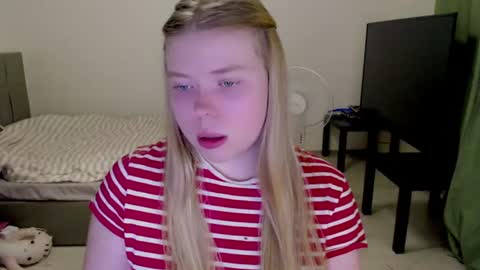 Jennyblonde and Emmabrunette online show from July 27, 8:36 pm