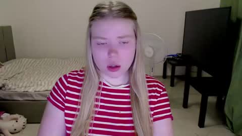 Jennyblonde and Emmabrunette online show from July 27, 9:42 pm