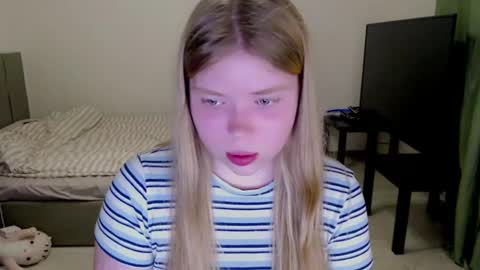 Jennyblonde and Emmabrunette online show from August 4, 7:11 pm