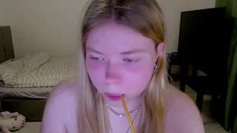 Jennyblonde and Emmabrunette online show from August 4, 8:17 pm
