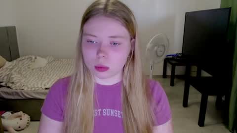 Jennyblonde and Emmabrunette online show from August 9, 5:47 pm