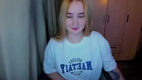 kitten_sun online show from June 14, 3:20 pm