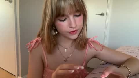 kittengirlxo online show from July 3, 6:59 am
