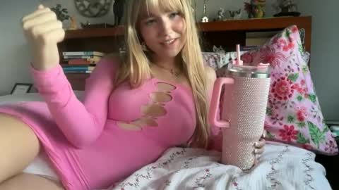 kittengirlxo online show from July 5, 6:49 am