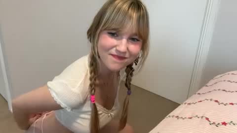 kittengirlxo online show from August 9, 6:03 am