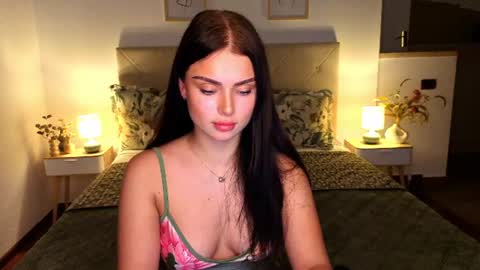 kitty_cut1ee_ online show from August 1, 11:38 am