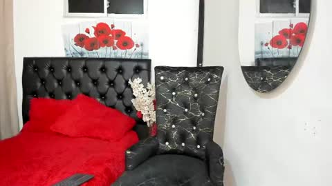 kitty_f00x online show from August 8, 1:00 pm