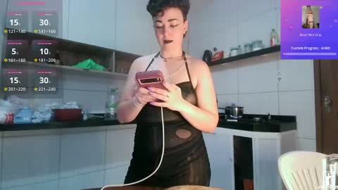 kitty_fitty29 online show from August 3, 9:33 pm