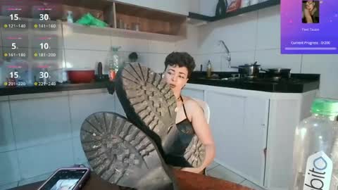 kitty_fitty29 online show from August 3, 11:45 pm