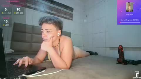 kitty_fitty29 online show from August 12, 9:28 pm