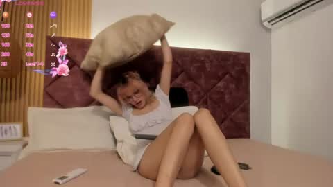 kitty_star_ online show from July 15, 8:54 pm