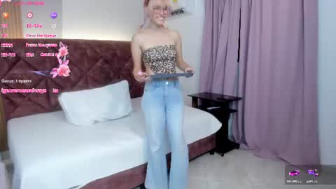 kitty_star_ online show from August 15, 10:47 pm