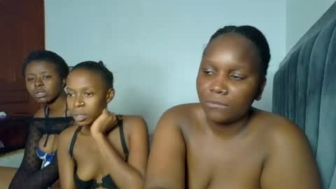 kitty_xxo online show from August 13, 1:25 pm
