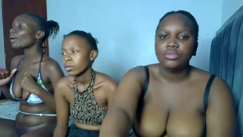 kitty_xxo online show from August 14, 3:15 pm