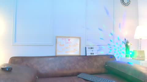 Kitty online show from August 10, 2:18 pm