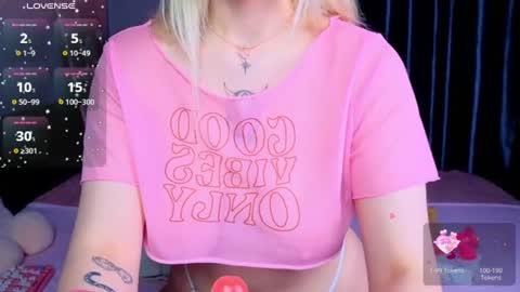 kittykendall online show from August 13, 8:12 pm