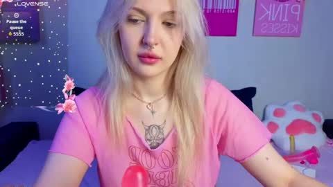 kittykendall online show from August 15, 5:28 pm